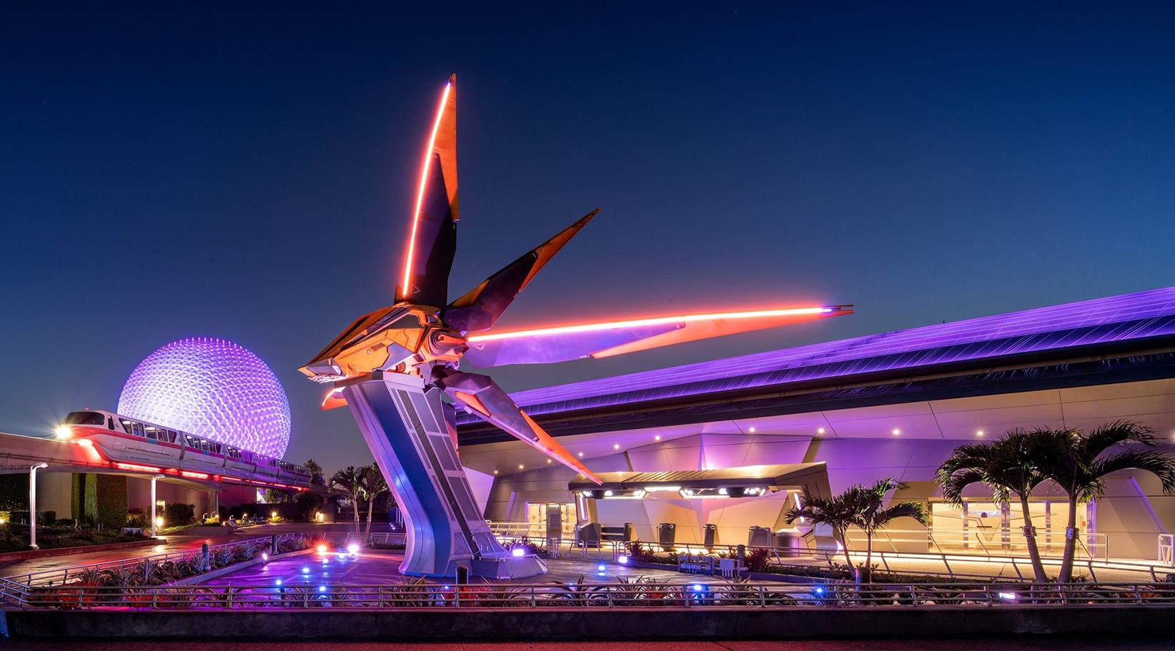 Fachada de la atracción Guardians of the Galaxy Cosmic Rewind en el parque EPCOT de Walt Disney World