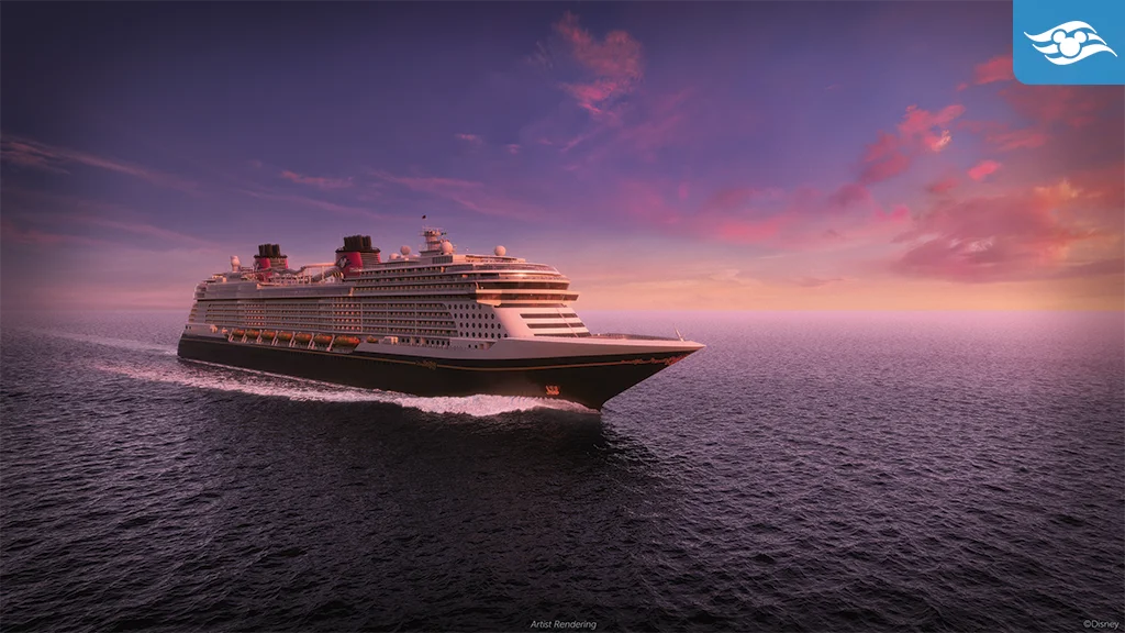 Barco Disney Treasure de Disney Cruise Line navegando por el oceáno. De frente se nota el clásico nombre del barco junto a Peter Pan