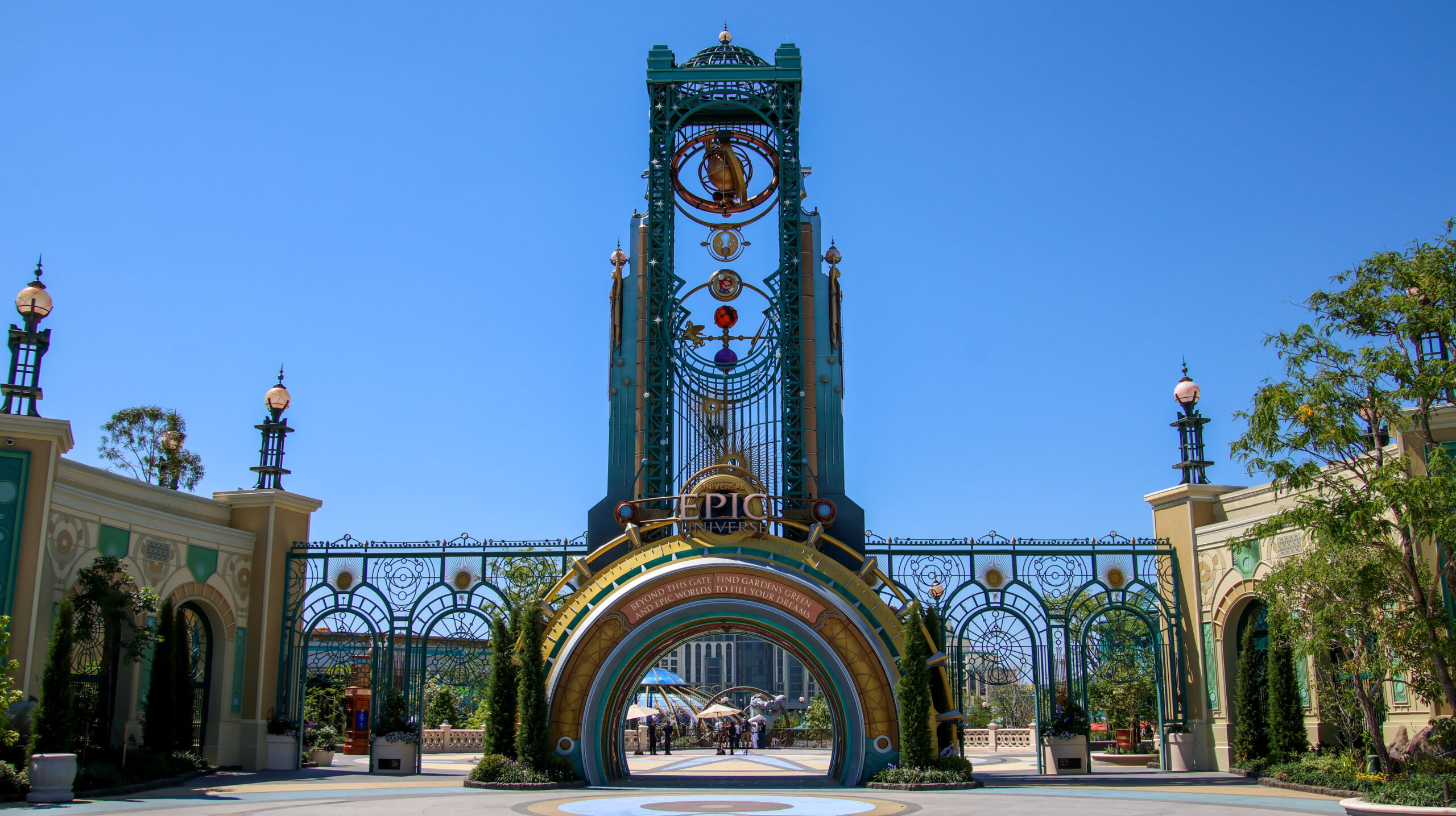 Arco de entrada parque Epic Universe en Universal Orlando Resort